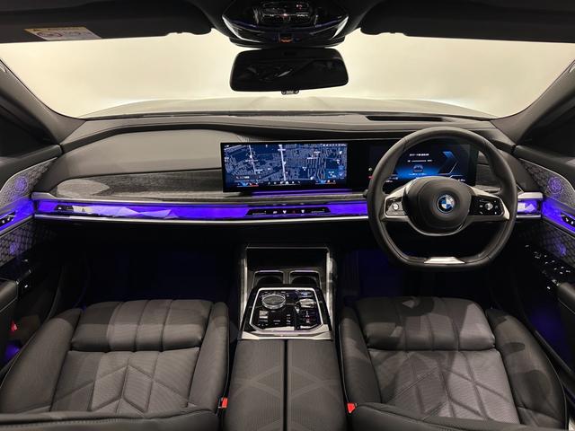 ｉ７ ｘＤｒｉｖｅ　６０　エクセレンス　全国２年保証ブラックレザーＦクライメートシート自動ドアパノラマルーフスカイ　ラウンジリヤエンターテーメントＤアシストプロパークアシストプロ　Ｂｏｗｅｒｓ＆Ｗｉｌｋｉｎｓサウンド純正２０ＡＷ（36枚目）