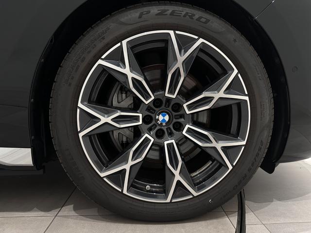 ｉ７ ｘＤｒｉｖｅ　６０　エクセレンス　全国２年保証ブラックレザーＦクライメートシート自動ドアパノラマルーフスカイ　ラウンジリヤエンターテーメントＤアシストプロパークアシストプロ　Ｂｏｗｅｒｓ＆Ｗｉｌｋｉｎｓサウンド純正２０ＡＷ（43枚目）