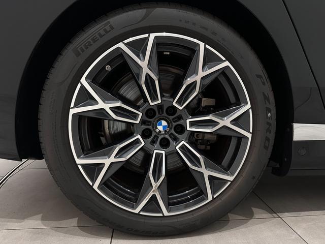 ｉ７ ｘＤｒｉｖｅ　６０　エクセレンス　全国２年保証ブラックレザーＦクライメートシート自動ドアパノラマルーフスカイ　ラウンジリヤエンターテーメントＤアシストプロパークアシストプロ　Ｂｏｗｅｒｓ＆Ｗｉｌｋｉｎｓサウンド純正２０ＡＷ（44枚目）