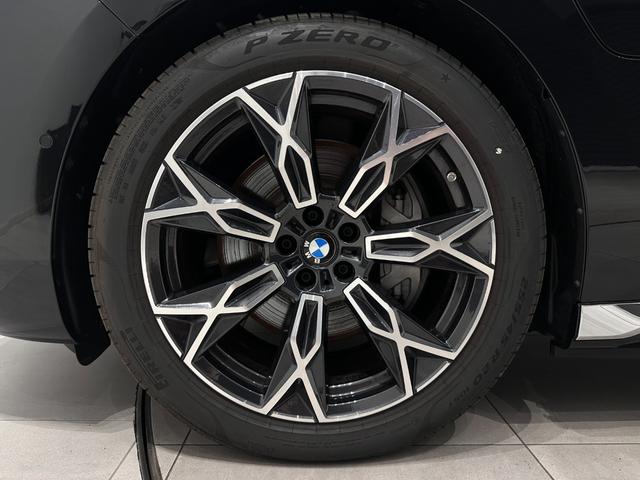 ｉ７ ｘＤｒｉｖｅ　６０　エクセレンス　全国２年保証ブラックレザーＦクライメートシート自動ドアパノラマルーフスカイ　ラウンジリヤエンターテーメントＤアシストプロパークアシストプロ　Ｂｏｗｅｒｓ＆Ｗｉｌｋｉｎｓサウンド純正２０ＡＷ（45枚目）