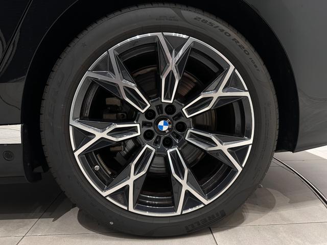ｉ７ ｘＤｒｉｖｅ　６０　エクセレンス　全国２年保証ブラックレザーＦクライメートシート自動ドアパノラマルーフスカイ　ラウンジリヤエンターテーメントＤアシストプロパークアシストプロ　Ｂｏｗｅｒｓ＆Ｗｉｌｋｉｎｓサウンド純正２０ＡＷ（46枚目）