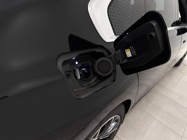 ｉ７ ｘＤｒｉｖｅ　６０　エクセレンス　全国２年保証ブラックレザーＦクライメートシート自動ドアパノラマルーフスカイ　ラウンジリヤエンターテーメントＤアシストプロパークアシストプロ　Ｂｏｗｅｒｓ＆Ｗｉｌｋｉｎｓサウンド純正２０ＡＷ（48枚目）