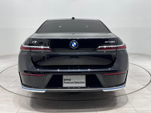 ｉ７ ｘＤｒｉｖｅ　６０　エクセレンス　全国２年保証ブラックレザークライメートシートスカイ　ラウンジＰルーフＢｏｗｅｒｓ＆ＷｉｌｋｉｎｓサウンドリヤエンターテーメントＤアシストプロパークアシストプロＴＶ純正２０ＡＷ（6枚目）