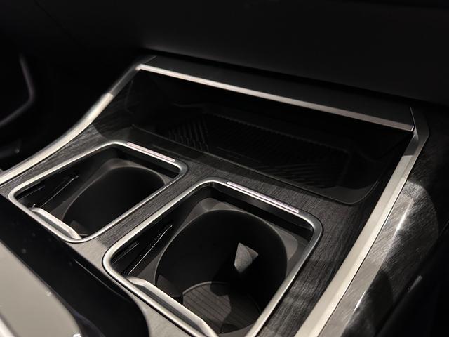 ｉ７ ｘＤｒｉｖｅ　６０　エクセレンス　全国２年保証ブラックレザークライメートシートスカイ　ラウンジＰルーフＢｏｗｅｒｓ＆ＷｉｌｋｉｎｓサウンドリヤエンターテーメントＤアシストプロパークアシストプロＴＶ純正２０ＡＷ（24枚目）