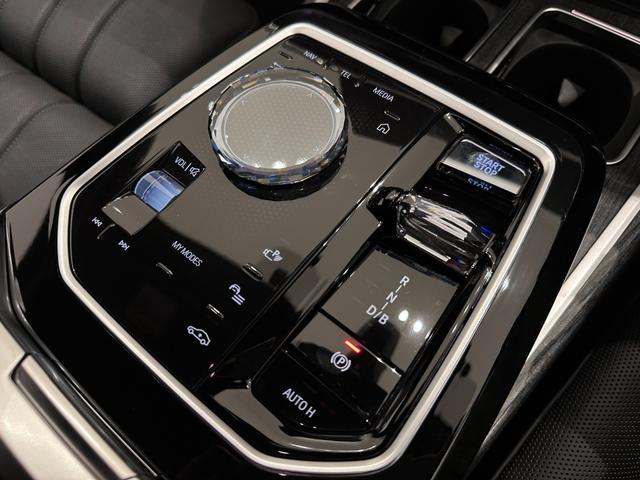 ｉ７ ｘＤｒｉｖｅ　６０　エクセレンス　全国２年保証ブラックレザークライメートシートスカイ　ラウンジＰルーフＢｏｗｅｒｓ＆ＷｉｌｋｉｎｓサウンドリヤエンターテーメントＤアシストプロパークアシストプロＴＶ純正２０ＡＷ（25枚目）