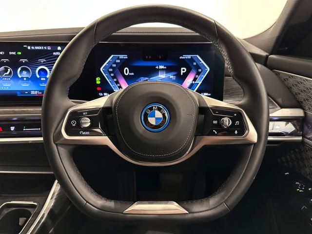 ｉ７ ｘＤｒｉｖｅ　６０　エクセレンス　全国２年保証ブラックレザークライメートシートスカイ　ラウンジＰルーフＢｏｗｅｒｓ＆ＷｉｌｋｉｎｓサウンドリヤエンターテーメントＤアシストプロパークアシストプロＴＶ純正２０ＡＷ（26枚目）