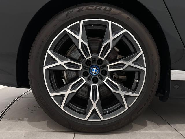 ｉ７ ｘＤｒｉｖｅ　６０　エクセレンス　全国２年保証ブラックレザークライメートシートスカイ　ラウンジＰルーフＢｏｗｅｒｓ＆ＷｉｌｋｉｎｓサウンドリヤエンターテーメントＤアシストプロパークアシストプロＴＶ純正２０ＡＷ（47枚目）