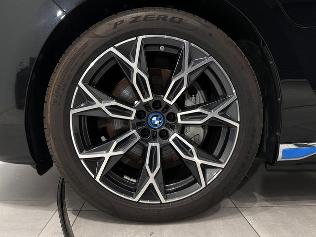 ｉ７ ｘＤｒｉｖｅ　６０　エクセレンス　全国２年保証ブラックレザークライメートシートスカイ　ラウンジＰルーフＢｏｗｅｒｓ＆ＷｉｌｋｉｎｓサウンドリヤエンターテーメントＤアシストプロパークアシストプロＴＶ純正２０ＡＷ（48枚目）