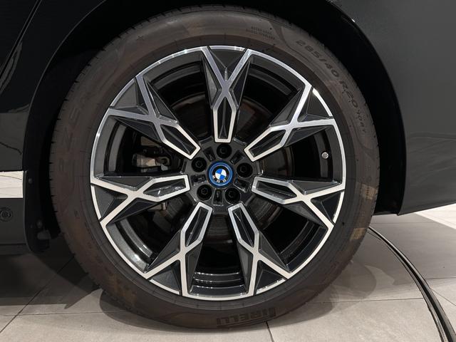ｉ７ ｘＤｒｉｖｅ　６０　エクセレンス　全国２年保証ブラックレザークライメートシートスカイ　ラウンジＰルーフＢｏｗｅｒｓ＆ＷｉｌｋｉｎｓサウンドリヤエンターテーメントＤアシストプロパークアシストプロＴＶ純正２０ＡＷ（49枚目）