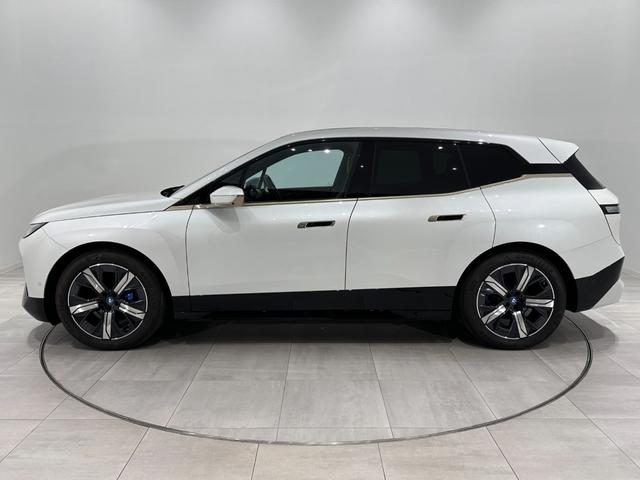 ｉＸ ｘＤｒｉｖｅ　５０　全国２年保証レザーカスタネアＦクライメートシートソフトクローズドアスカイ　ラウンジＰルーフ　Ｂｏｗｅｒｓ＆ＷｉｌｋｉｎｓサウンドレーザーライトＤアシストプロパークアシストプロ純正２１ＡＷ（8枚目）