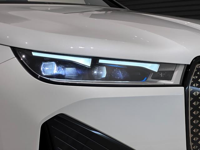 ｉＸ ｘＤｒｉｖｅ　５０　全国２年保証レザーカスタネアＦクライメートシートソフトクローズドアスカイ　ラウンジＰルーフ　Ｂｏｗｅｒｓ＆ＷｉｌｋｉｎｓサウンドレーザーライトＤアシストプロパークアシストプロ純正２１ＡＷ（9枚目）