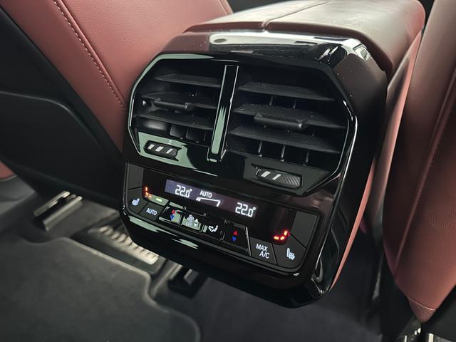 ｉＸ ｘＤｒｉｖｅ　５０　全国２年保証レザーカスタネアＦクライメートシートソフトクローズドアスカイ　ラウンジＰルーフ　Ｂｏｗｅｒｓ＆ＷｉｌｋｉｎｓサウンドレーザーライトＤアシストプロパークアシストプロ純正２１ＡＷ（35枚目）