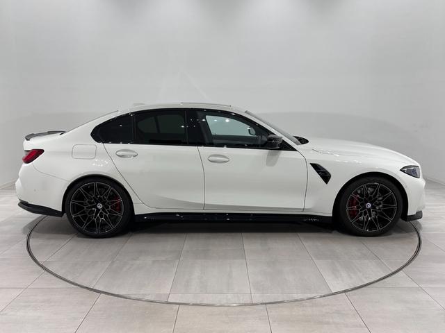 Ｍ３ Ｍ３セダン　コンペティション　Ｍ　ｘＤｒｉｖｅ　全国２年保証シルバーストーンレザーＦシートヒーターアダプティブＭサスサンルーフＨａｒｍａｎ／ＫａｒｄｏｎサウンドレーザーライトＵＶ　カットガラスＤアシストプロパークアシスト＋ＴＶ純正１９／２０ＡＷ（4枚目）