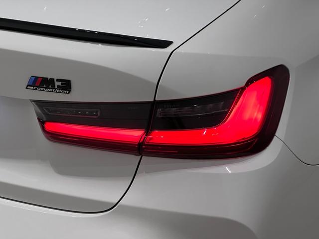 Ｍ３ Ｍ３セダン　コンペティション　Ｍ　ｘＤｒｉｖｅ　全国２年保証シルバーストーンレザーＦシートヒーターアダプティブＭサスサンルーフＨａｒｍａｎ／ＫａｒｄｏｎサウンドレーザーライトＵＶ　カットガラスＤアシストプロパークアシスト＋ＴＶ純正１９／２０ＡＷ（13枚目）