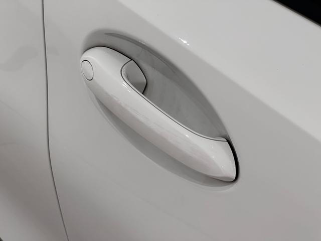 Ｍ３ Ｍ３セダン　コンペティション　Ｍ　ｘＤｒｉｖｅ　全国２年保証シルバーストーンレザーＦシートヒーターアダプティブＭサスサンルーフＨａｒｍａｎ／ＫａｒｄｏｎサウンドレーザーライトＵＶ　カットガラスＤアシストプロパークアシスト＋ＴＶ純正１９／２０ＡＷ（14枚目）