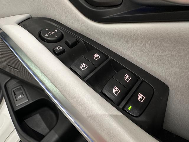 Ｍ３ Ｍ３セダン　コンペティション　Ｍ　ｘＤｒｉｖｅ　全国２年保証シルバーストーンレザーＦシートヒーターアダプティブＭサスサンルーフＨａｒｍａｎ／ＫａｒｄｏｎサウンドレーザーライトＵＶ　カットガラスＤアシストプロパークアシスト＋ＴＶ純正１９／２０ＡＷ（16枚目）