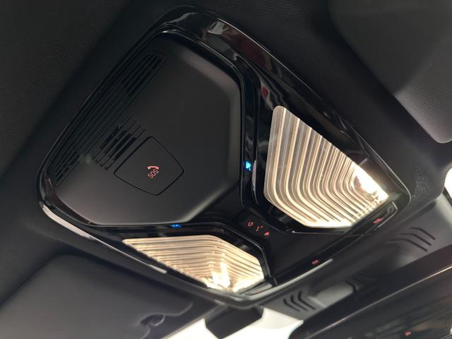 Ｍ３ Ｍ３セダン　コンペティション　Ｍ　ｘＤｒｉｖｅ　全国２年保証シルバーストーンレザーＦシートヒーターアダプティブＭサスサンルーフＨａｒｍａｎ／ＫａｒｄｏｎサウンドレーザーライトＵＶ　カットガラスＤアシストプロパークアシスト＋ＴＶ純正１９／２０ＡＷ（20枚目）