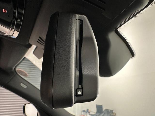 Ｍ３ Ｍ３セダン　コンペティション　Ｍ　ｘＤｒｉｖｅ　全国２年保証シルバーストーンレザーＦシートヒーターアダプティブＭサスサンルーフＨａｒｍａｎ／ＫａｒｄｏｎサウンドレーザーライトＵＶ　カットガラスＤアシストプロパークアシスト＋ＴＶ純正１９／２０ＡＷ（21枚目）