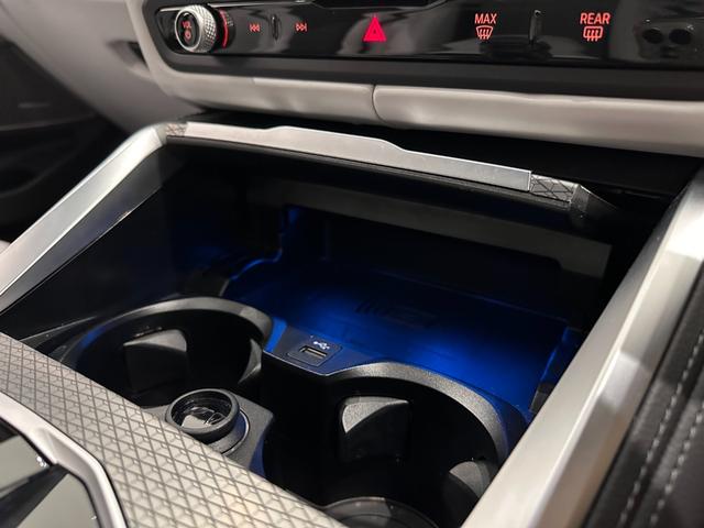 Ｍ３ Ｍ３セダン　コンペティション　Ｍ　ｘＤｒｉｖｅ　全国２年保証シルバーストーンレザーＦシートヒーターアダプティブＭサスサンルーフＨａｒｍａｎ／ＫａｒｄｏｎサウンドレーザーライトＵＶ　カットガラスＤアシストプロパークアシスト＋ＴＶ純正１９／２０ＡＷ（23枚目）