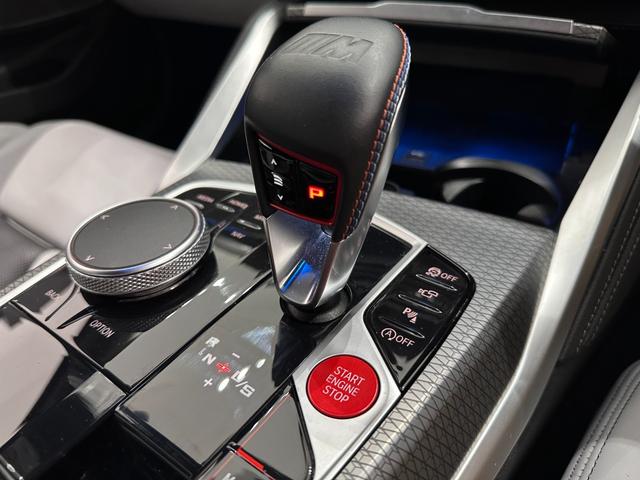Ｍ３ Ｍ３セダン　コンペティション　Ｍ　ｘＤｒｉｖｅ　全国２年保証シルバーストーンレザーＦシートヒーターアダプティブＭサスサンルーフＨａｒｍａｎ／ＫａｒｄｏｎサウンドレーザーライトＵＶ　カットガラスＤアシストプロパークアシスト＋ＴＶ純正１９／２０ＡＷ（24枚目）