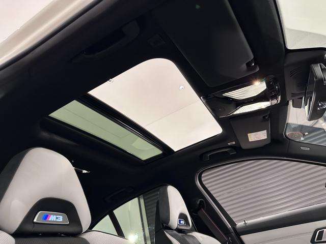 Ｍ３ Ｍ３セダン　コンペティション　Ｍ　ｘＤｒｉｖｅ　全国２年保証シルバーストーンレザーＦシートヒーターアダプティブＭサスサンルーフＨａｒｍａｎ／ＫａｒｄｏｎサウンドレーザーライトＵＶ　カットガラスＤアシストプロパークアシスト＋ＴＶ純正１９／２０ＡＷ（37枚目）