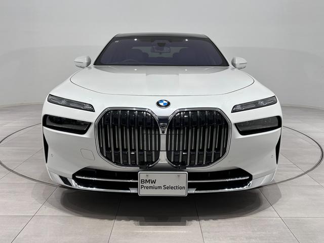 ７シリーズ ７４０ｉ　エクセレンス　全国２年保証ブラックレザーメリノＦクライメートシート自動ドアＤアシストプロパークアシストプロＴＶパノラマルーフＢ＆Ｗサウンドリヤエンターテイメント純正２０ＡＷ（2枚目）
