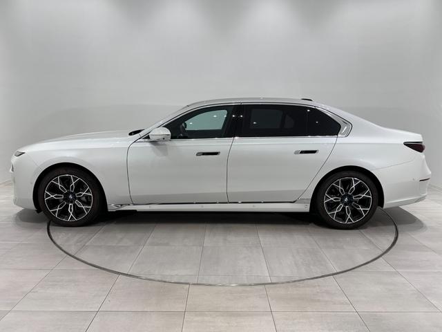 ７シリーズ ７４０ｉ　エクセレンス　全国２年保証ブラックレザーメリノＦクライメートシート自動ドアＤアシストプロパークアシストプロＴＶパノラマルーフＢ＆Ｗサウンドリヤエンターテイメント純正２０ＡＷ（8枚目）