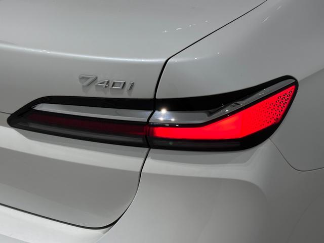 ７シリーズ ７４０ｉ　エクセレンス　全国２年保証ブラックレザーメリノＦクライメートシート自動ドアＤアシストプロパークアシストプロＴＶパノラマルーフＢ＆Ｗサウンドリヤエンターテイメント純正２０ＡＷ（14枚目）