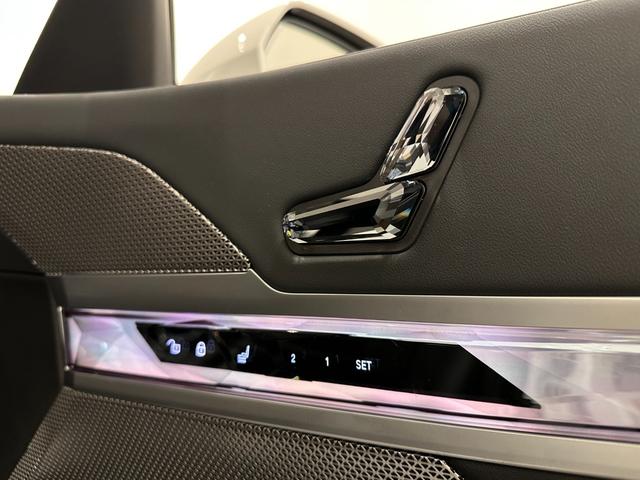７シリーズ ７４０ｉ　エクセレンス　全国２年保証ブラックレザーメリノＦクライメートシート自動ドアＤアシストプロパークアシストプロＴＶパノラマルーフＢ＆Ｗサウンドリヤエンターテイメント純正２０ＡＷ（16枚目）