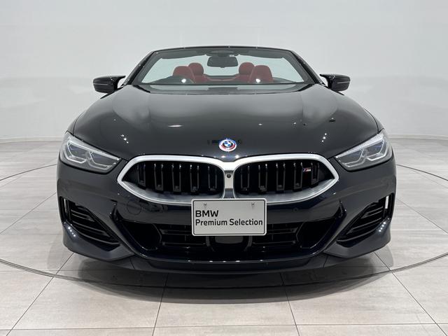 ８シリーズ Ｍ８５０ｉ　ｘＤｒｉｖｅカブリオレ　全国２年保証フィオナレッド／ブラックレザーシートＦクライメートシートソフトクローズドアオートトランクＤアシストプロパークアシスト＋レーザーライト　Ｂｏｗｅｒｓ　＆　Ｗｉｌｋｉｎｓサウンド純正２０ＡＷ（2枚目）