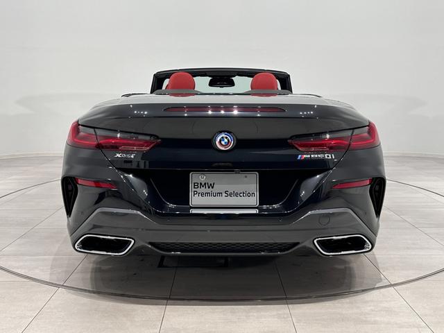 ８シリーズ Ｍ８５０ｉ　ｘＤｒｉｖｅカブリオレ　全国２年保証フィオナレッド／ブラックレザーシートＦクライメートシートソフトクローズドアオートトランクＤアシストプロパークアシスト＋レーザーライト　Ｂｏｗｅｒｓ　＆　Ｗｉｌｋｉｎｓサウンド純正２０ＡＷ（6枚目）
