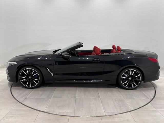 ８シリーズ Ｍ８５０ｉ　ｘＤｒｉｖｅカブリオレ　全国２年保証フィオナレッド／ブラックレザーシートＦクライメートシートソフトクローズドアオートトランクＤアシストプロパークアシスト＋レーザーライト　Ｂｏｗｅｒｓ　＆　Ｗｉｌｋｉｎｓサウンド純正２０ＡＷ（8枚目）