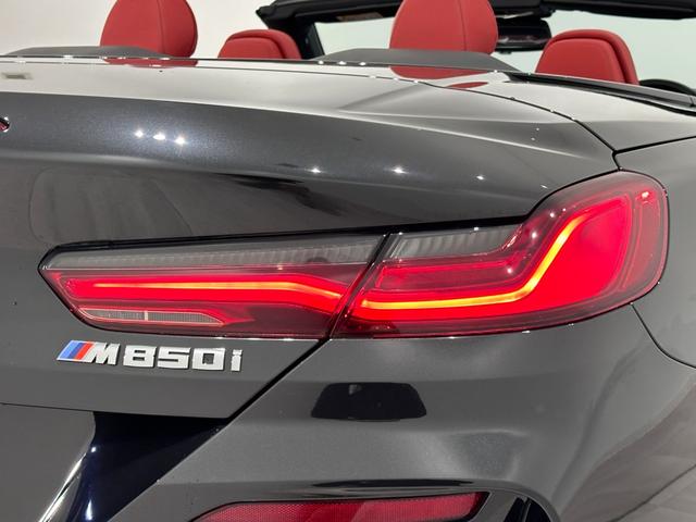 ８シリーズ Ｍ８５０ｉ　ｘＤｒｉｖｅカブリオレ　全国２年保証フィオナレッド／ブラックレザーシートＦクライメートシートソフトクローズドアオートトランクＤアシストプロパークアシスト＋レーザーライト　Ｂｏｗｅｒｓ　＆　Ｗｉｌｋｉｎｓサウンド純正２０ＡＷ（13枚目）