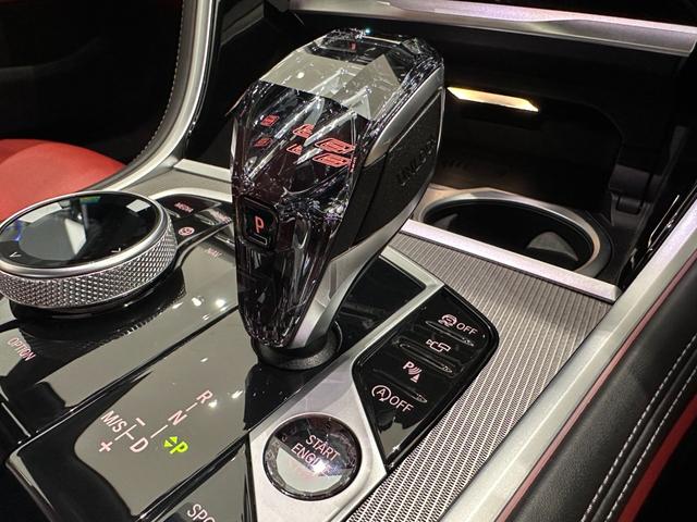 ８シリーズ Ｍ８５０ｉ　ｘＤｒｉｖｅカブリオレ　全国２年保証フィオナレッド／ブラックレザーシートＦクライメートシートソフトクローズドアオートトランクＤアシストプロパークアシスト＋レーザーライト　Ｂｏｗｅｒｓ　＆　Ｗｉｌｋｉｎｓサウンド純正２０ＡＷ（25枚目）