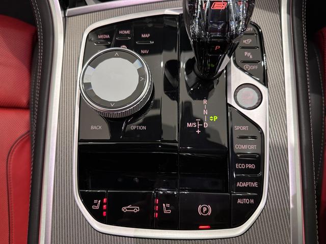 ８シリーズ Ｍ８５０ｉ　ｘＤｒｉｖｅカブリオレ　全国２年保証フィオナレッド／ブラックレザーシートＦクライメートシートソフトクローズドアオートトランクＤアシストプロパークアシスト＋レーザーライト　Ｂｏｗｅｒｓ　＆　Ｗｉｌｋｉｎｓサウンド純正２０ＡＷ（26枚目）