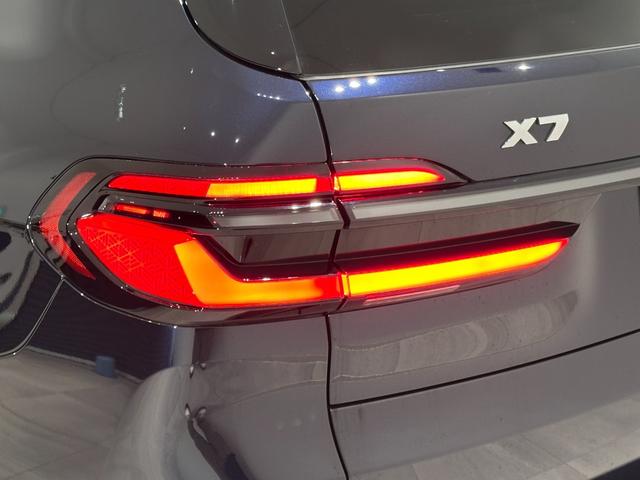Ｘ７ Ｍ６０ｉ　ｘＤｒｉｖｅ　全国２年保証ワンオーナータルトゥーフォレザーＦクライメートシートソフトクローズドアスカイラウンジパノラマルーフＢｏｗｅｒｓ＆ＷｉｌｋｉｎｓサウンドＤアシストプロパークアシストプロ純正２２ＡＷ（12枚目）