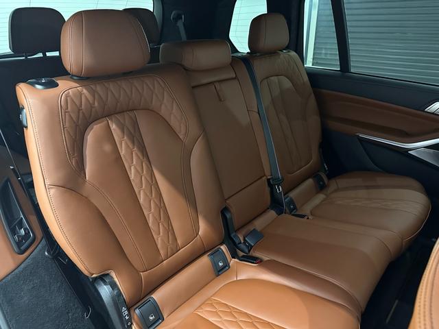 Ｘ７ Ｍ６０ｉ　ｘＤｒｉｖｅ　全国２年保証ワンオーナータルトゥーフォレザーＦクライメートシートソフトクローズドアスカイラウンジパノラマルーフＢｏｗｅｒｓ＆ＷｉｌｋｉｎｓサウンドＤアシストプロパークアシストプロ純正２２ＡＷ（39枚目）