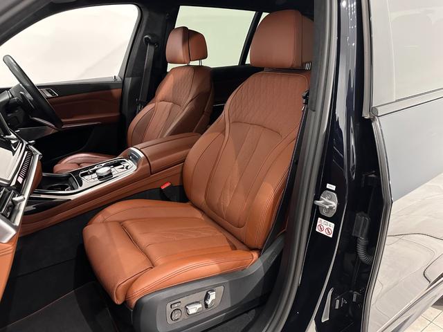 Ｘ７ Ｍ６０ｉ　ｘＤｒｉｖｅ　全国２年保証ワンオーナータルトゥーフォレザーＦクライメートシートソフトクローズドアスカイラウンジパノラマルーフＢｏｗｅｒｓ＆ＷｉｌｋｉｎｓサウンドＤアシストプロパークアシストプロ純正２２ＡＷ（40枚目）