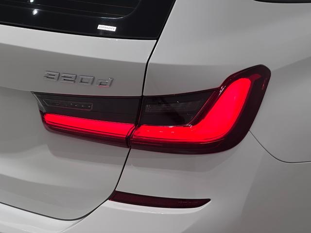 ３シリーズ ３２０ｄ　ｘＤｒｉｖｅツーリング　Ｍスポーツ　コンフォートアクセスオートトランクＦ電動シート／ヒーターアダプティブＬＥＤライトＤアシストプロパークアシスト＋全周囲カメラＨＩＦＩスピーカーワイアレス充電純正１８ＡＷ（13枚目）