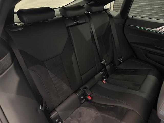 ｉ４ ｅＤｒｉｖｅ　４０　Ｍスポーツ　全国２年保証ワンオーナー全周囲カメラコンフォートアクセスオートトランクＵＶカットガラスＦシートヒーターＤアシストプロパークアシスト＋ＨＩＦＩスピーカー純正１８ＡＷ（36枚目）