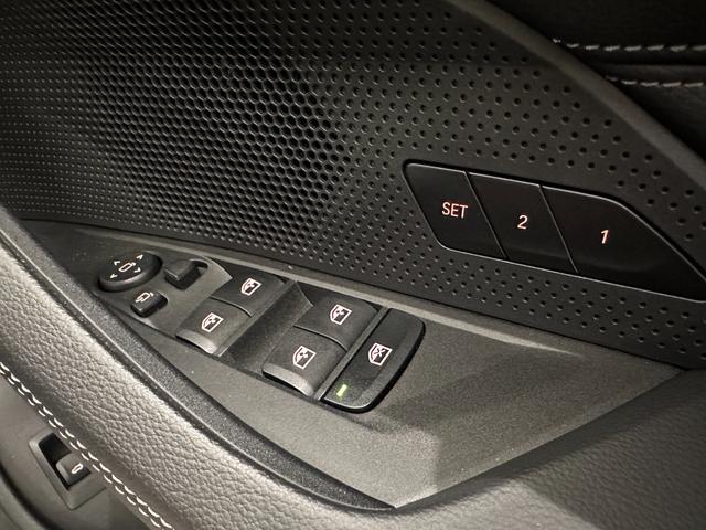 ｉ４ ｅＤｒｉｖｅ　４０　Ｍスポーツ　ハイラインパッケージ　全国２年保証ワンオーナーブラックレザーＦシートヒーターアダプティブＬＥＤライトＵＶカットガラスＤアシストプロパークアシストＨｉｆｉスピーカーＭリヤスポ純正１８ＡＷ（17枚目）