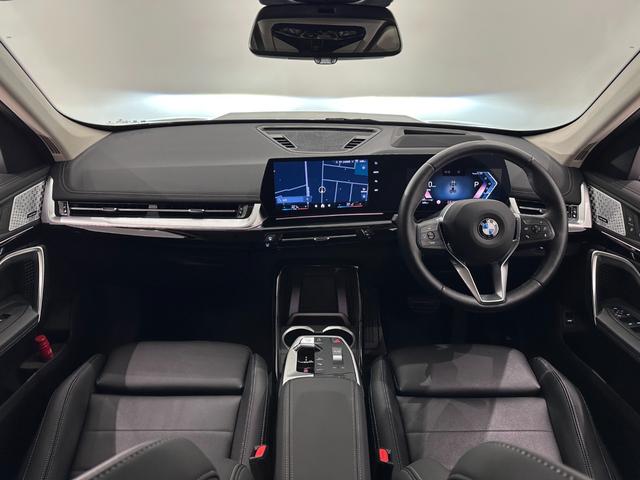 Ｘ１ ｘＤｒｉｖｅ　２０ｄ　ｘライン　ハイラインパッケージ　全国２年保証ブラックレザーＦシートヒーターパノラマルーフＨａｒｍａｎ　ＫａｒｄｏｎサウンドアダプティブＬＥＤライトＤアシストプロパークアシスト＋ＨＵＤ純正１９ＡＷ（35枚目）