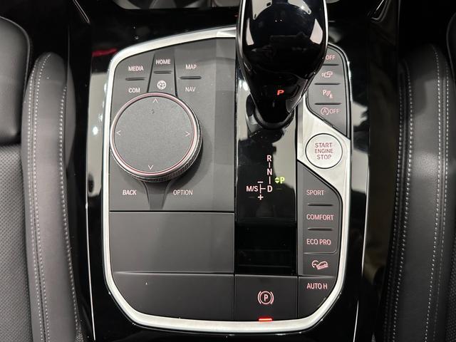 Ｘ４ ｘＤｒｉｖｅ　２０ｄ　Ｍスポーツ　全国２年保証ブラックレザーＦベンチレーションシートパノラマルーフＨａｒｍａｎ／ＫａｒｄｏｎサウンドＵＶカットガラスアダプティブＬＥＤライトＤアシストプロパークアシスト＋ＴＶＨＵＤ純正２０ＡＷ（25枚目）
