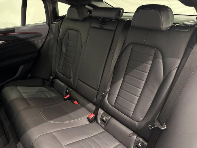 Ｘ４ ｘＤｒｉｖｅ　２０ｄ　Ｍスポーツ　全国２年保証ブラックレザーＦベンチレーションシートパノラマルーフＨａｒｍａｎ／ＫａｒｄｏｎサウンドＵＶカットガラスアダプティブＬＥＤライトＤアシストプロパークアシスト＋ＴＶＨＵＤ純正２０ＡＷ（42枚目）