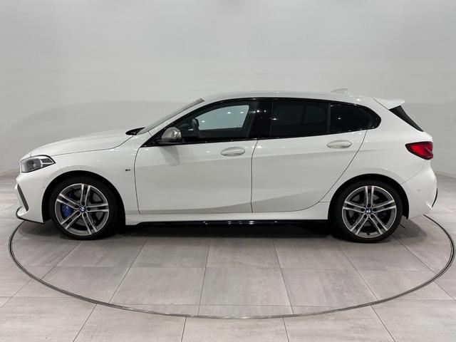 １シリーズ Ｍ１３５ｉ　ｘＤｒｉｖｅ　全国２年保証アダプテイブサスＭスポーツブレーキコンフォートアクセスオートトランクＬＥＤライトＤアシストＡＣＣパークアシストワイアレス充電ＭシートＭリヤスポＦ電動シート／ヒーター純正１８ＡＷ（8枚目）