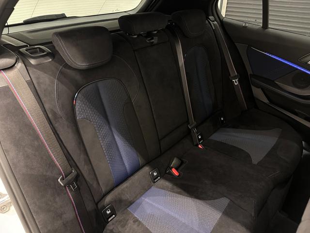 １シリーズ Ｍ１３５ｉ　ｘＤｒｉｖｅ　全国２年保証アダプテイブサスＭスポーツブレーキコンフォートアクセスオートトランクＬＥＤライトＤアシストＡＣＣパークアシストワイアレス充電ＭシートＭリヤスポＦ電動シート／ヒーター純正１８ＡＷ（35枚目）