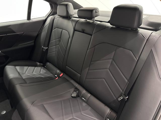 ｉ５ Ｍ６０　ｘＤｒｉｖｅ　全国２年保証コンフォートアクセスオートトランクシートヒーターアダプティブＬＥＤライトＤアシストプロパークアシストプロＴＶＨａｒｍａｎ　Ｋａｒｄｏｎサウンド純正２０ＡＷ（41枚目）