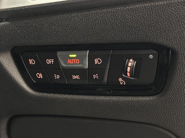 ３シリーズ ３２０ｉ　Ｍスポーツ　ワンオーナーブラックレザーＦ電動シート／ヒーターコンフォートアクセスオートトランクアダプティブＬＥＤライトＤアシストプロパークアシスト＋ＨＩＦＩスピーカーワイヤレス充電純正１８ＡＷ（16枚目）