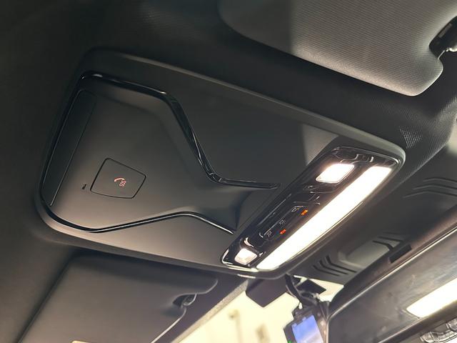 ３シリーズ ３２０ｉ　Ｍスポーツ　ワンオーナーブラックレザーＦ電動シート／ヒーターコンフォートアクセスオートトランクアダプティブＬＥＤライトＤアシストプロパークアシスト＋ＨＩＦＩスピーカーワイヤレス充電純正１８ＡＷ（18枚目）