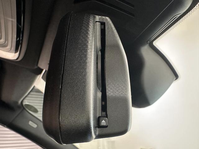 ３シリーズ ３２０ｉ　Ｍスポーツ　ワンオーナーブラックレザーＦ電動シート／ヒーターコンフォートアクセスオートトランクアダプティブＬＥＤライトＤアシストプロパークアシスト＋ＨＩＦＩスピーカーワイヤレス充電純正１８ＡＷ（19枚目）